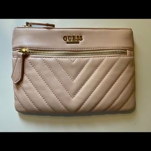 ❗️SOLD❗️Guess pouch